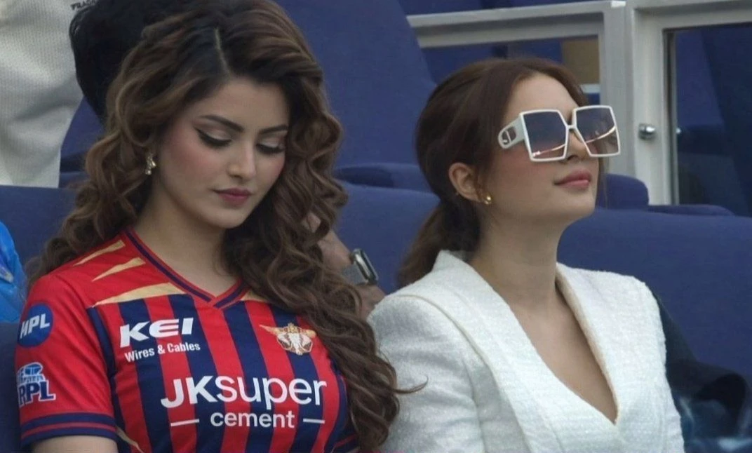 Urvashi Rautela in LSG jersey
